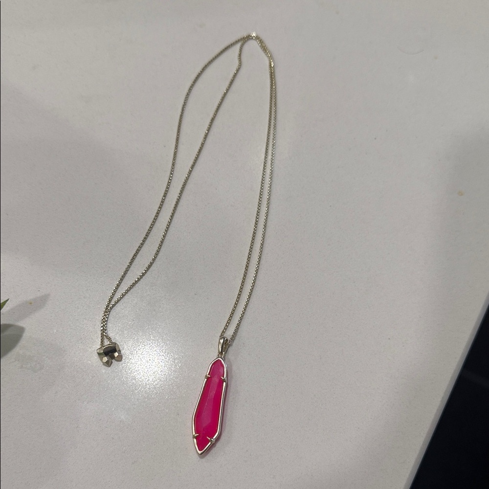 Kendra Scott Fuchsia Pendant Necklace
